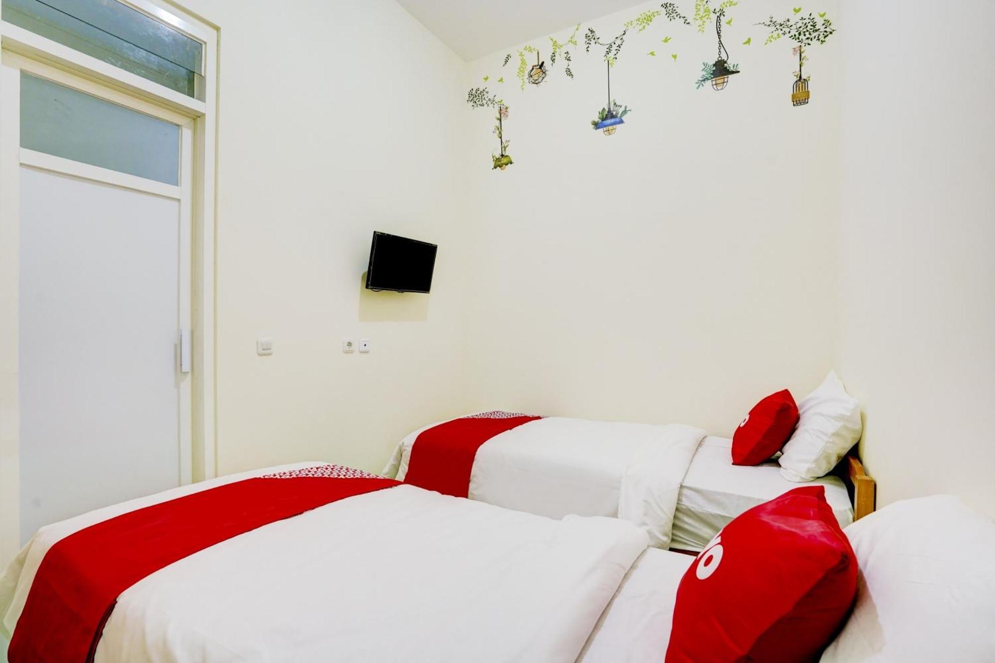 Oyo 90173 Innapp Tenggilis Family Residence Surabaya Buitenkant foto